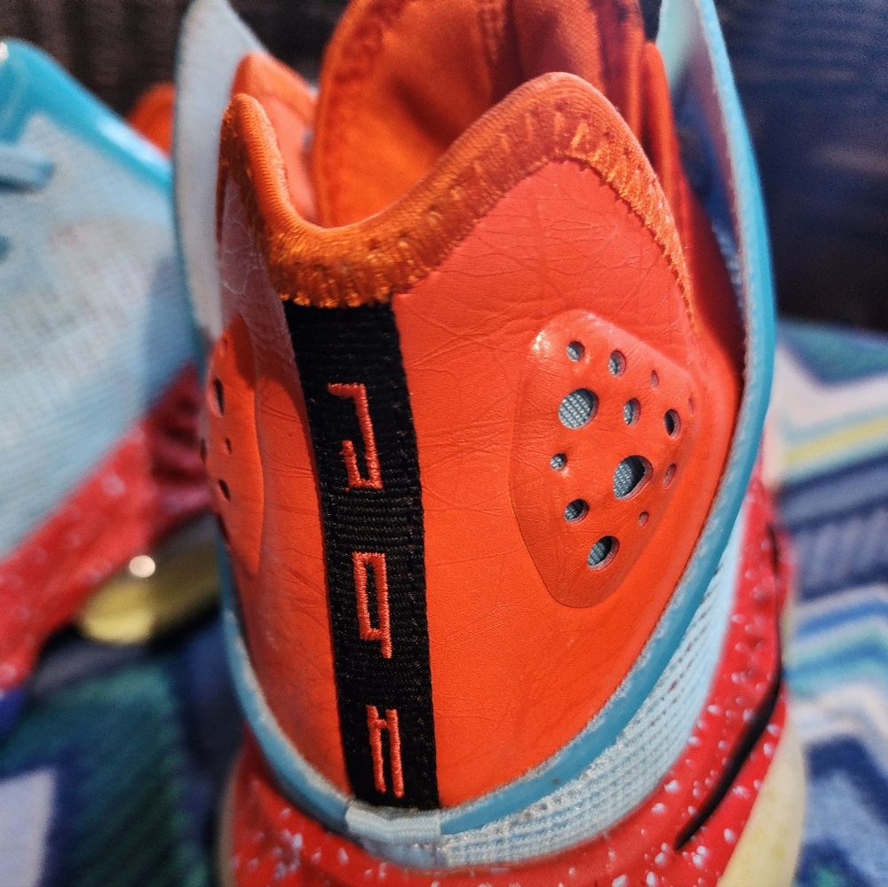Nike Mens Blue and Orange Sneakers. Very Clean, In Excellent Condition